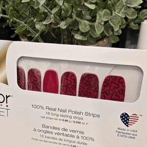 Color Street Heart Press On Nail Design in Red and Black